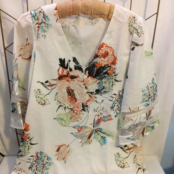 Look Book Store Tops - Womens Small 3/4 Length Bell Sleeve Top Off White